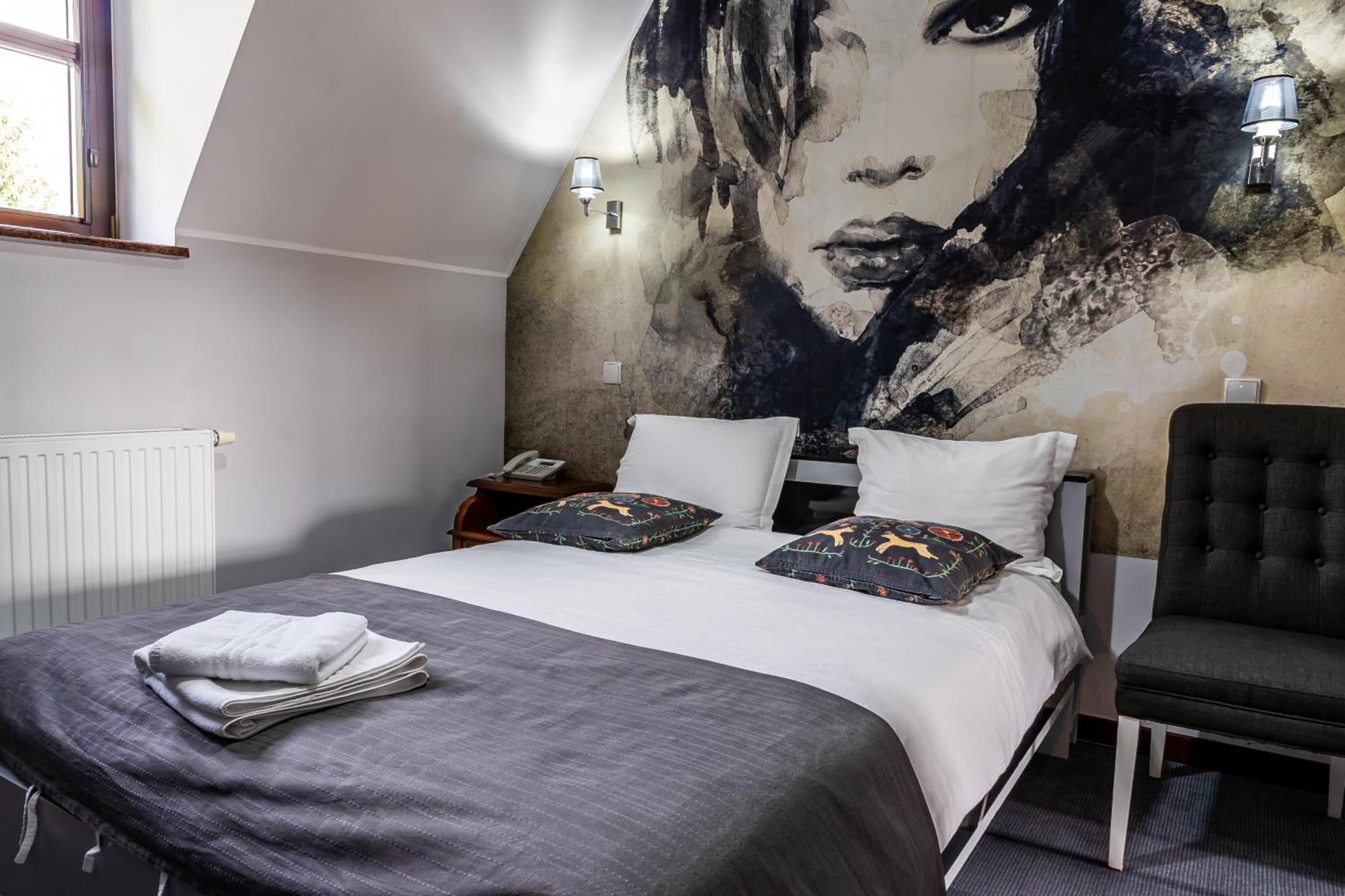 Biala Koszula Hotel Tleń Kültér fotó