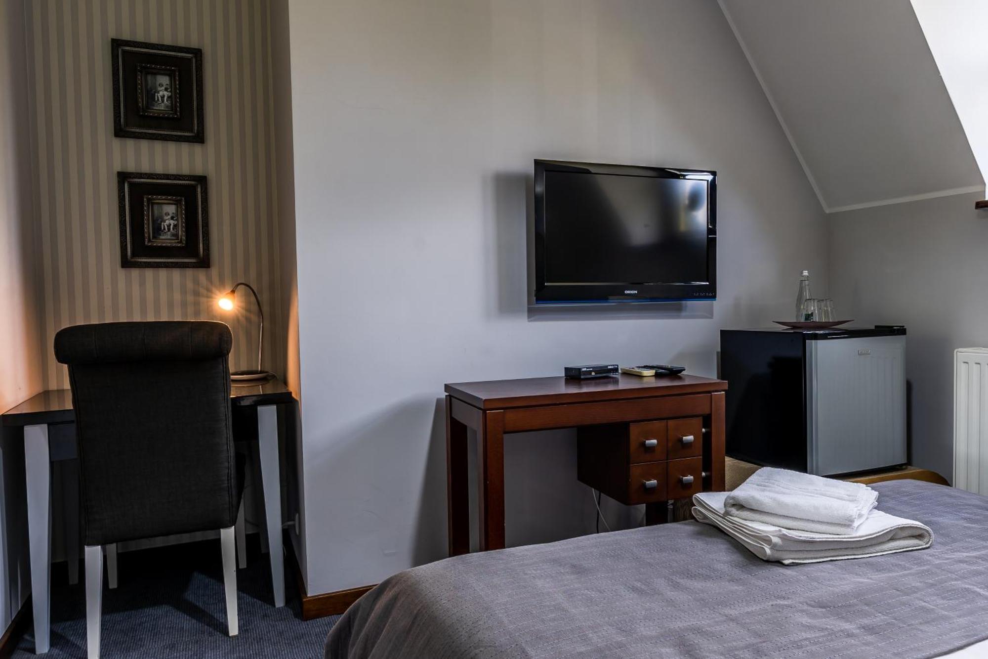 Biala Koszula Hotel Tleń Kültér fotó